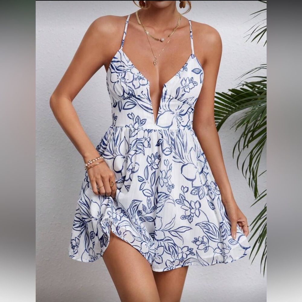 NWT SHEIN Vcay Floral Spaghetti Strap blue and white Dress size large